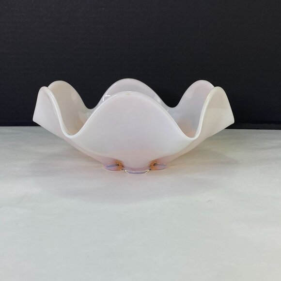 Vintage Duncan Miller Canterbury Pink Opalescent Glass Bowl - Picture 4 of 10